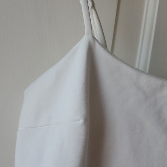 LULUS WHITE KNIT SPAGHETTI STRAP SHEATH DRESS RUFFLE BOTTOM SIZE MEDIUM SUMMER - Picture 3 of 14